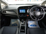 運転にかかわる様々な操作を安全に行えるように視点移動が少なく、操作性に配慮されたスイッチ類が凝縮されたコクピットです。