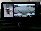 車庫入れが不安な方必見です!白線や車間を空から見下ろしたような画像で一目で分かって車庫入れも安心。周囲に動くものがあれば表示とブザーでお知らせしてくれるのでさらに安心です。