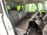 運転席シート廻りは使用感も少なく、良好な状態となっています。丁寧に使われていたことがよくわかりますね。