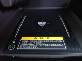 対応スマホを置くだけで、ワイヤレスで充電可能です。