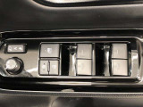 パワーウィンドは今や当たり前の機能ですが、無いと困る機能です。運転席からの操作で、全席の窓を振るオープンにしたり、フルクローズが可能です。