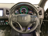 ハンドルにHondaセンシング系のクルーズコントロールやレーンキープアシストなどのスイッチと、オーディオの操作スイッチが装備されています。ハンドルから手を離さず安全に操作できます。