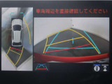 パノラミックビューモニター付きです。車両を上から見た様な映像を画面に表示。運転席からの目視だけでは見にくい、車両周辺の状況をリアルタイムでしっかり確認出来ます。
