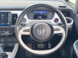 【ステアリングスイッチ】運転中、前方から目線をそらすことなく、オーディオ等の操作が可能な便利機能!安心&快適なドライブを演出してくれます♪