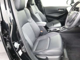 高いホールド性で運転姿勢が安定します。長距離ドライブでも疲れにくいのが魅力です。快適なドライビングライフをお送りください♪