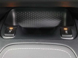 寒い時期でも快適なドライブをサポートするシートヒーターが装備されています。