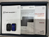 スマートキーは鍵をバッグに入れたままでもドアロックの開閉やエンジンのON・OFFができます。夜間や雨の日も鍵を探さなくて良いので便利です。