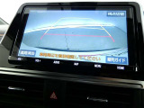 【バックモニター】・・・気になる後ろの見通しも、車庫入れに大活躍☆運転が困難な場所でも、しっかりサポート!心強い味方のモニターです♪