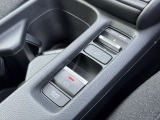 スイッチひとつでパーキングブレーキが作動する電子パーキングブレーキと、ブレーキから足を離しても停車状態を保持するブレーキホールドボタンです。