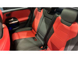 自動車保険に関しても、メルセデス・ベンツ専用のプログラムをご用意しております。飛び石や落下物などでのフロントガラスの修理が必要となった場合、最大で9万円分の補償を致します。