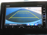 リアワイドカメラシステム!従来の視野に加えて、後方側方を約180&deg;まで見えるワイドビューと、後方を真上から見たような視野で駐車時などに便利なトップダウンビューの3つの視野があります!