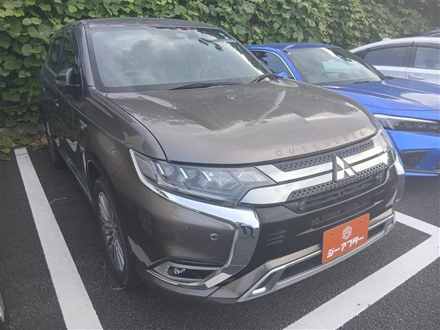 アウトランダーPHEV 2.4 G プレミアムパッケージ 4WD 禁煙車