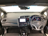 【前方視界】開放的な前方視界!運転がしやすく疲れにくいです♪窓が大きく、見通しがとっても良いおクルマですよ♪