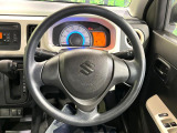 インテリアに合わせたデザインのステアリングは、運転される方のことも考え、運転しやすい形状、大きさです。是非一度、実際に触ってお確かめください。