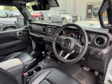 見晴らしの良い運転席で、室内空間も広くなっております。