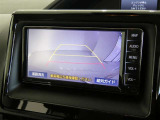 車庫入れの強い味方。後退時の死角をチェックするために便利です。