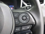 ステアリングスイッチ付き。前方から目を離すことなく操作することが可能です。
