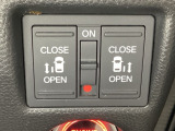 リアドアは乗り降りに便利な両側電動スライドドアです。また運転席に座っていながらスイッチ操作で自在にスライドドアを開け閉めできます。