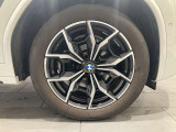 サービスにはドイツ本国と同様に教育と訓練を受け、BMWを知り尽くした「マイスター」が数多く在籍しております。360度による納車前点検整備で、お客様に安心と安全をお届けいたします。