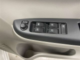 パワーウィンドウスイッチで運転席から全席の窓の開閉ができます♪