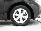 タイヤサイズは(185/60R15)でキャップ付きスチールホイールです。