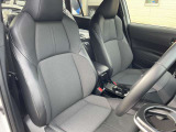 【パワーシート】質感のいいシートを採用されています。スイッチで運転ポジション変えられるのはとっても楽です!ぜひ一度座っていただき体感してください!