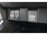 USBオーディオ用ソケットがついていますので携帯電話などを接続すれば音楽等の再生が可能です!充電用ソケットもございます!