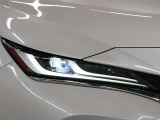 「アダプティブハイビームシステム(AHS)」が装備。LEDの配光範囲を細やかに制御し、先行車や対向車に光が当たる部分だけを自動的に遮光するので、ハイビームでの走行頻度がより向上します。