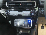 オートエアコン機能で、車内を自動的に、設定した温度に保ってくれます。