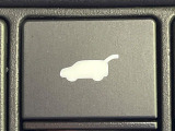 【パワーバックドア】スマートキーや運転席のボタンを押すだけでリアゲートが自動で開閉します!荷物を持っている時や、高い位置にあるバックドアを閉める際に便利な機能です♪
