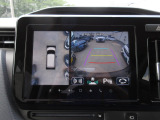 全方位モニター用カメラ。車両の周囲を上空から見下ろすように表示できるカメラシステムが装備されています。