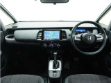 ◆インテリアパネル◆視界広々で非常に運転しやすくロングドライブでも疲れを感じさせないすっきりとまとまったインパネ周りです。