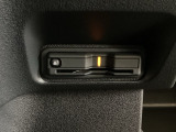ハンドルの左下にETCがついています。高速道路の料金所の通過も楽々です。カードの取り出しもしやすい場所についています。
