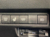 【ステアリングヒーター】冬場に冷たくなりやすい革巻きステアリングを、スイッチ一つで素早く適温に!エアコンよりも早く温まってくれるので、寒い日の運転も快適になりますね♪