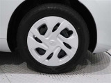 タイヤサイズは185/65R15です。