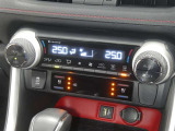 【オートエアコン】車内温度を感知して自動で温度調整をしてくれるのでいつでも快適な車内空間を創り上げます!どの席に座っても快適なドライブが楽しめます♪