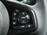 ◆アダプティブクルーズコントロール◆予め設定した車速内でクルマが自動的に加減速。前走車との適切な車間距離を維持しながら追従走行します。【LKAS】車線維持支援システムでステアリング操作を支援。