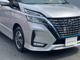 明るく視認性の高いLEDヘッドランプで夜間の走行も安心です