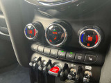 2ゾーンオートエアコンは、運転席/助手席それぞれ別々に温度設定出来ます