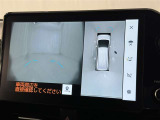 【パノラミックビューモニター】車を真上から見た状態をナビに映し出し、駐車時などをサポート☆クルマの斜め後ろなど、目が届きにくい箇所も確認できるため、いち早く障害物に気が付くことができます!