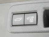 ワンタッチでバックドアが開閉。重たいバックドアも力いらずで開閉できる便利なパワーバックドア付きです!