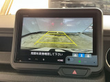 【バックカメラ】運転が苦手な方も車庫入れラクラクです!ギアをリバースに入れれば自動的に切り換わりますので、面倒な操作は不要です♪狭い駐車場もお車を傷つけず安心ですね!