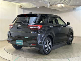 リヤ、後ろから見るとまた車の印象が変わってきますね☆☆