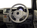 運転席まわりです。 各操作スイッチは使いやすい位置に配置されてます。