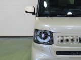 LEDヘッドライトは、点灯の瞬間から光量を発揮し、突然暗くなるトンネルなどでの安定感を高めます。