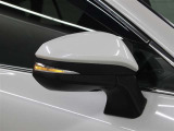 サイドターンランプ付きドアミラー。車両のドレスアップと右左折時の被視認性を兼ね備えたお洒落なミラーです。