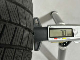 冬タイヤの残り溝は7.0mmです。スリップラインからは5.2mmとなっております。