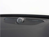 【Bowers&Wilkins】世界のオーディオファン垂涎のプレミアムサウンドシステムを搭載。コンサートホールのベストポジションに相当する音場空間を忠実に再現。乗る人すべてに驚きの音響体験を提供します