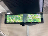 【インテリジェントルームミラー】後席の大きな荷物や同乗者で後方が確認しづらい時でも安心!カメラが撮影した車両後方の映像をルームミラー内に表示。クリアな視界で状況の確認が可能です!