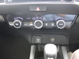 オートエアコンのお車ですので室内の温度をスムーズに調整してくれます♪